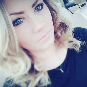 Meet your Posher, Andrea